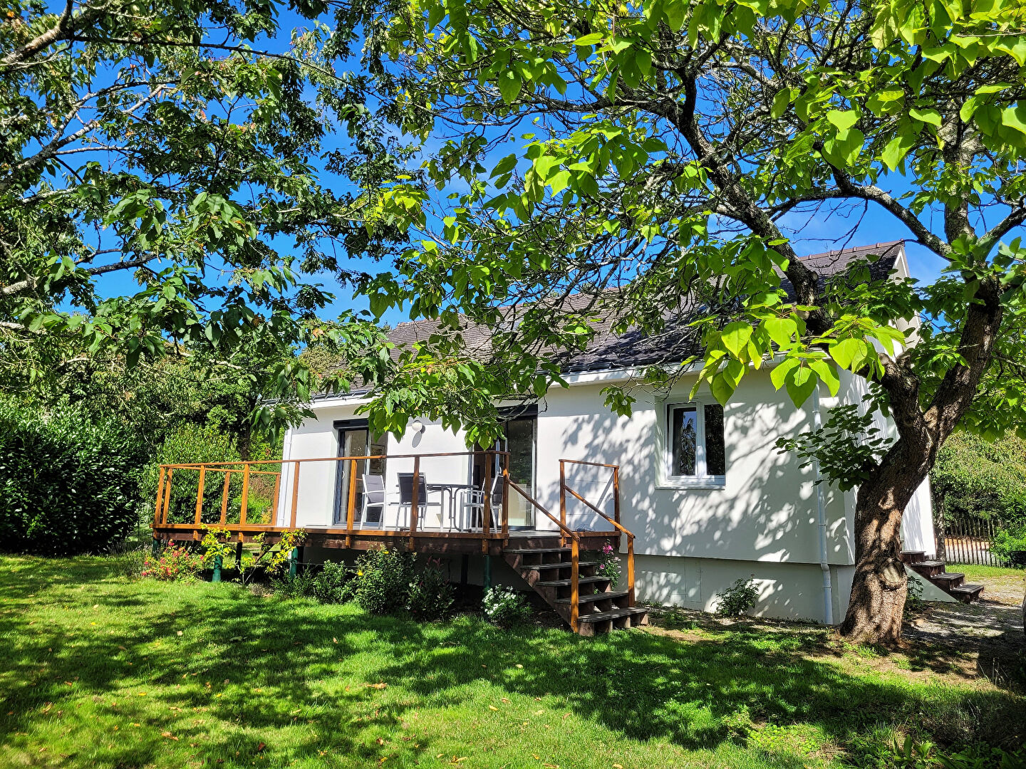 Proche du bourg de La Chapelle de Brain, à louer agréable maison de 76 m2 sur un terrain de 1 800 m2