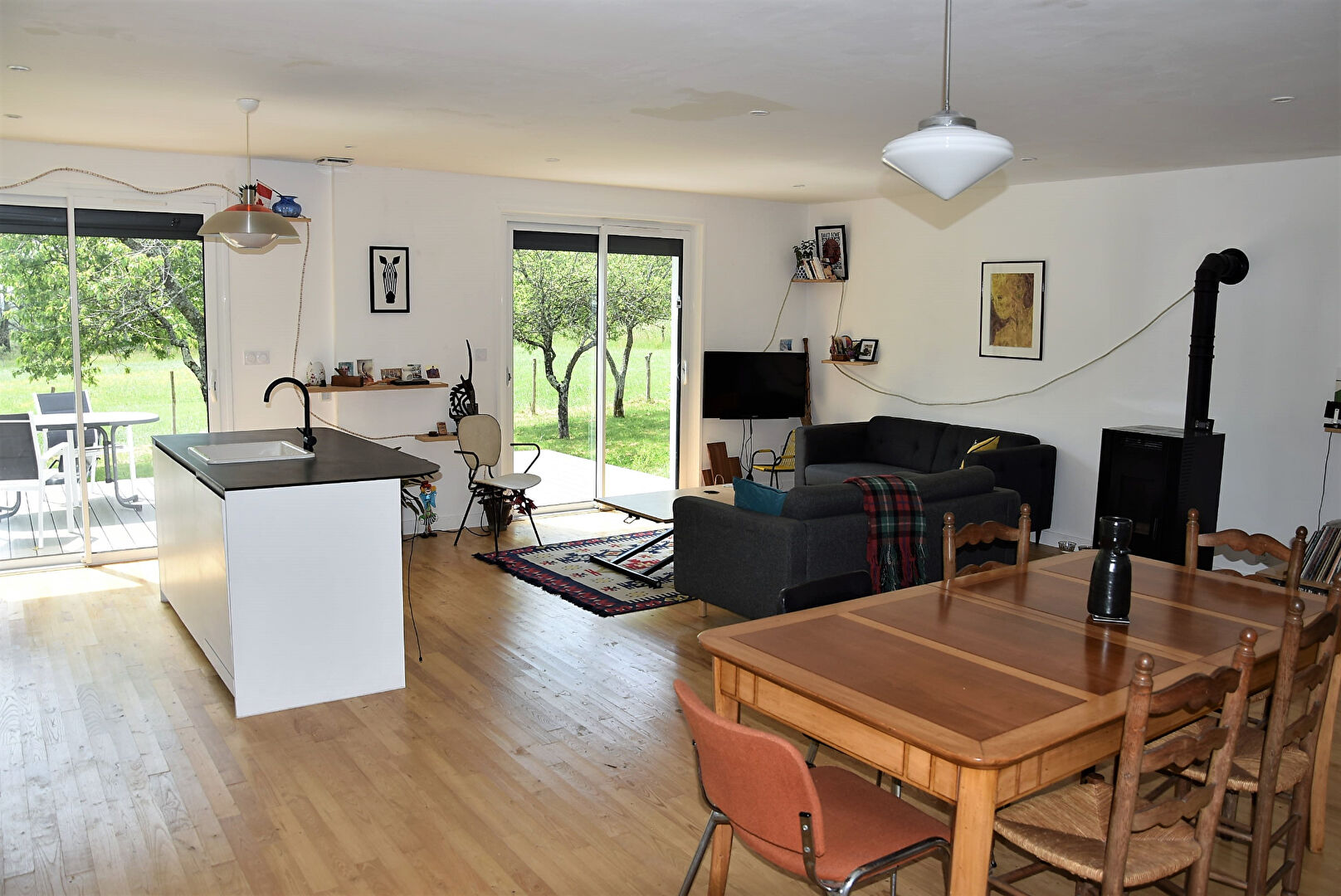 Proche du bourg de La Chapelle de Brain, à louer agréable maison de 76 m2 sur un terrain de 1 100 m2