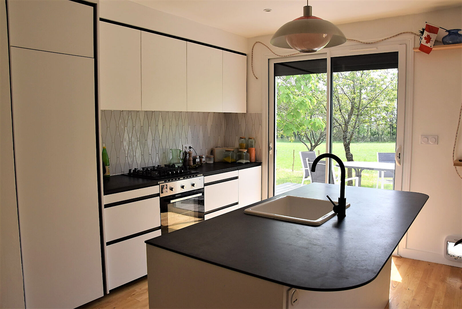 Photo Proche du bourg de La Chapelle de Brain, à louer agréable maison de 76 m2 sur un terrain de 1 100 m2 image 3/6