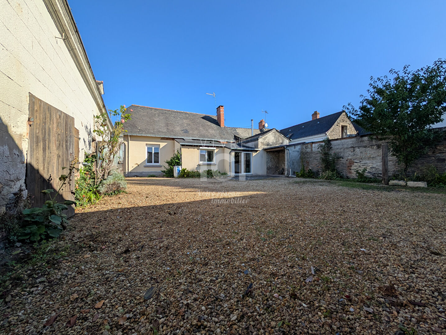 Photo MAISON ANCIENNE AVEC DEPENDANCE 200 M DES COMMODITÉS image 2/6