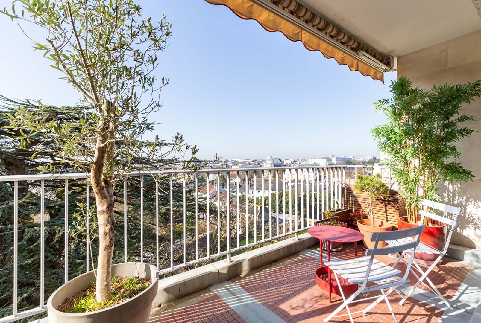 Photo NANTES/ZOLA APPARTEMENT AU DERNIER ETAGE AVEC ASCENSEUR VUE  EXCEPTIONNELLE image 4/6