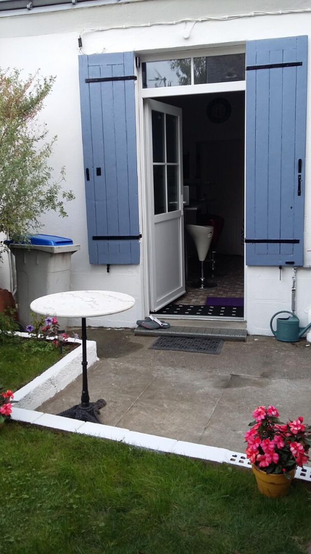 EXCLUSIVITE - A VENDRE NANTES quartier Chantenay - Ste Anne Appartement  38 m2 avec jardin privatif.