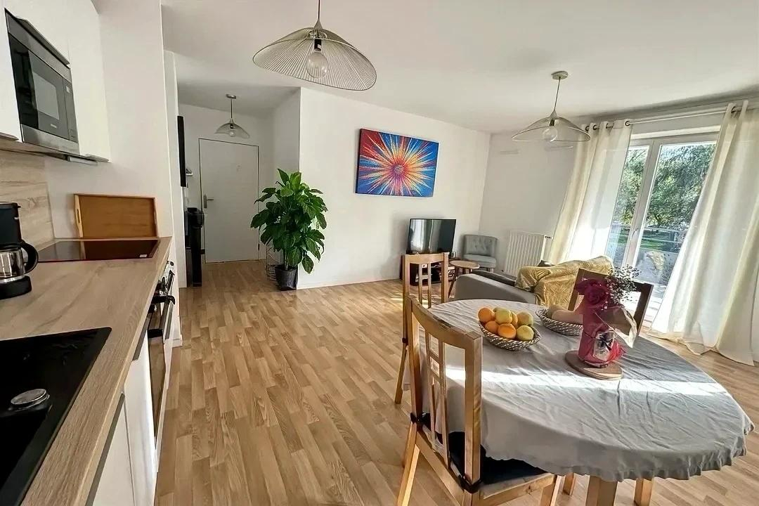 Photo A VENDRE NANTES DURANTIERE APPARTEMENT T3 avec garage boxé et terrasse image 1/6