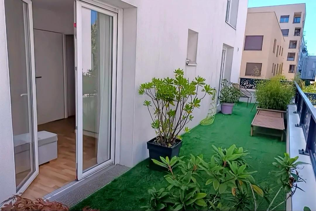 Photo A VENDRE NANTES DURANTIERE APPARTEMENT T3 avec garage boxé et terrasse image 4/6