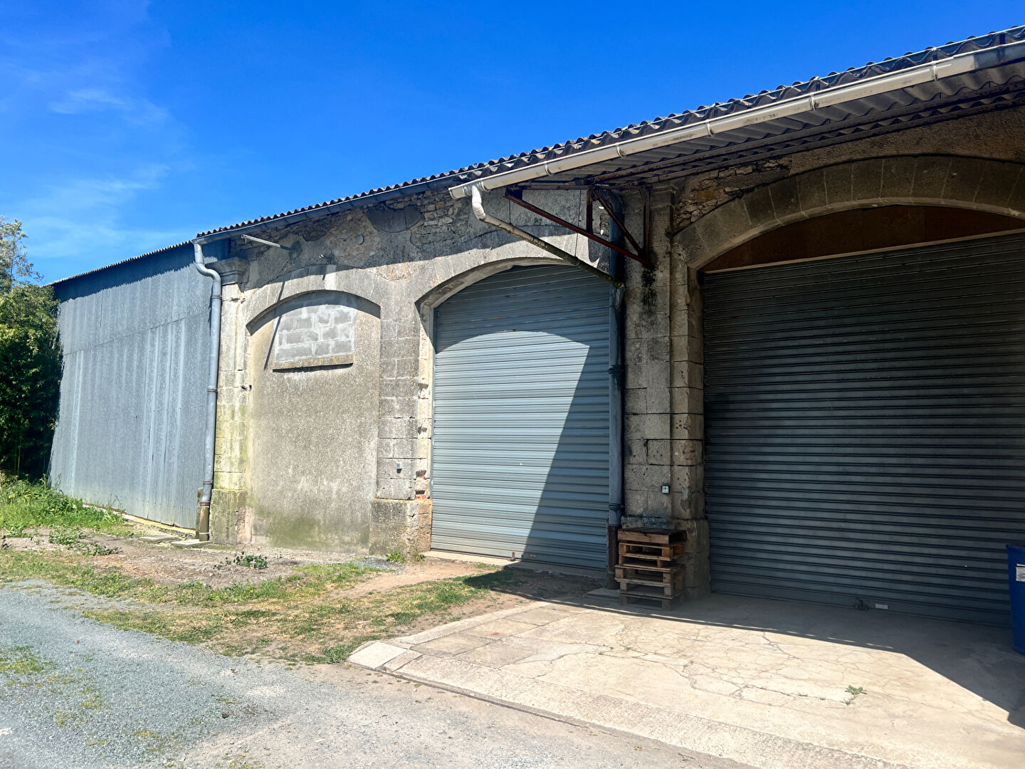 Garage / Entrepôt 200 m² ? Le Thou gare