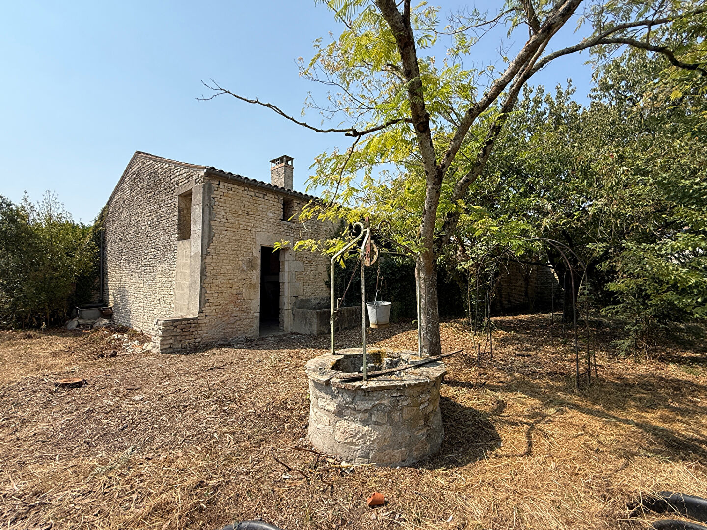 Maison en pierres à FERRIERES (17170)