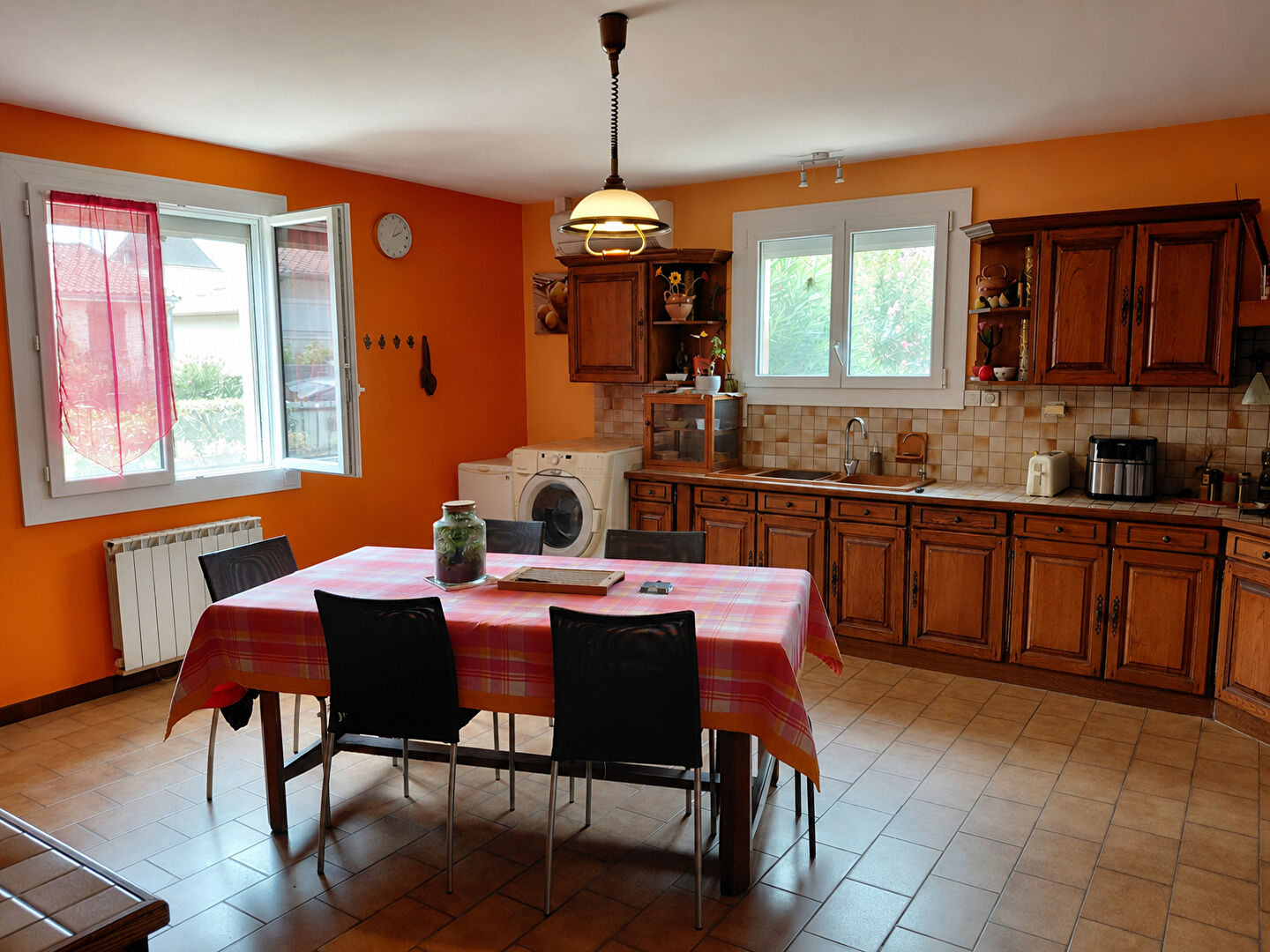 
Le confort d'aujourd'hui, le charme d'une maison familiale à deux pas de tout ! Photo du bien 2 