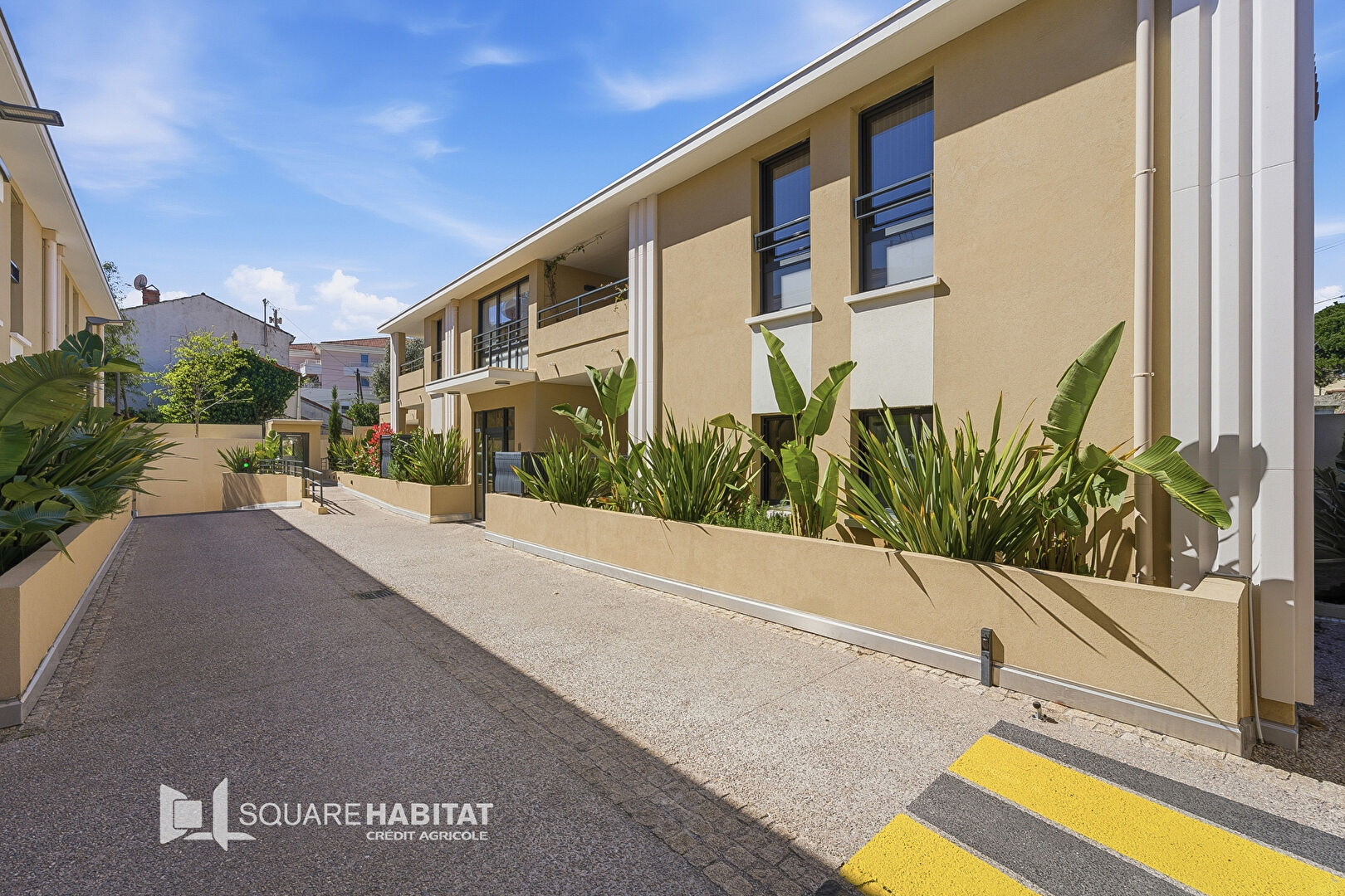 GOLFE JUAN 3 PIECES  79 m2 AVEC TERRASSE PRES DES PLAGES ET COMMERCES