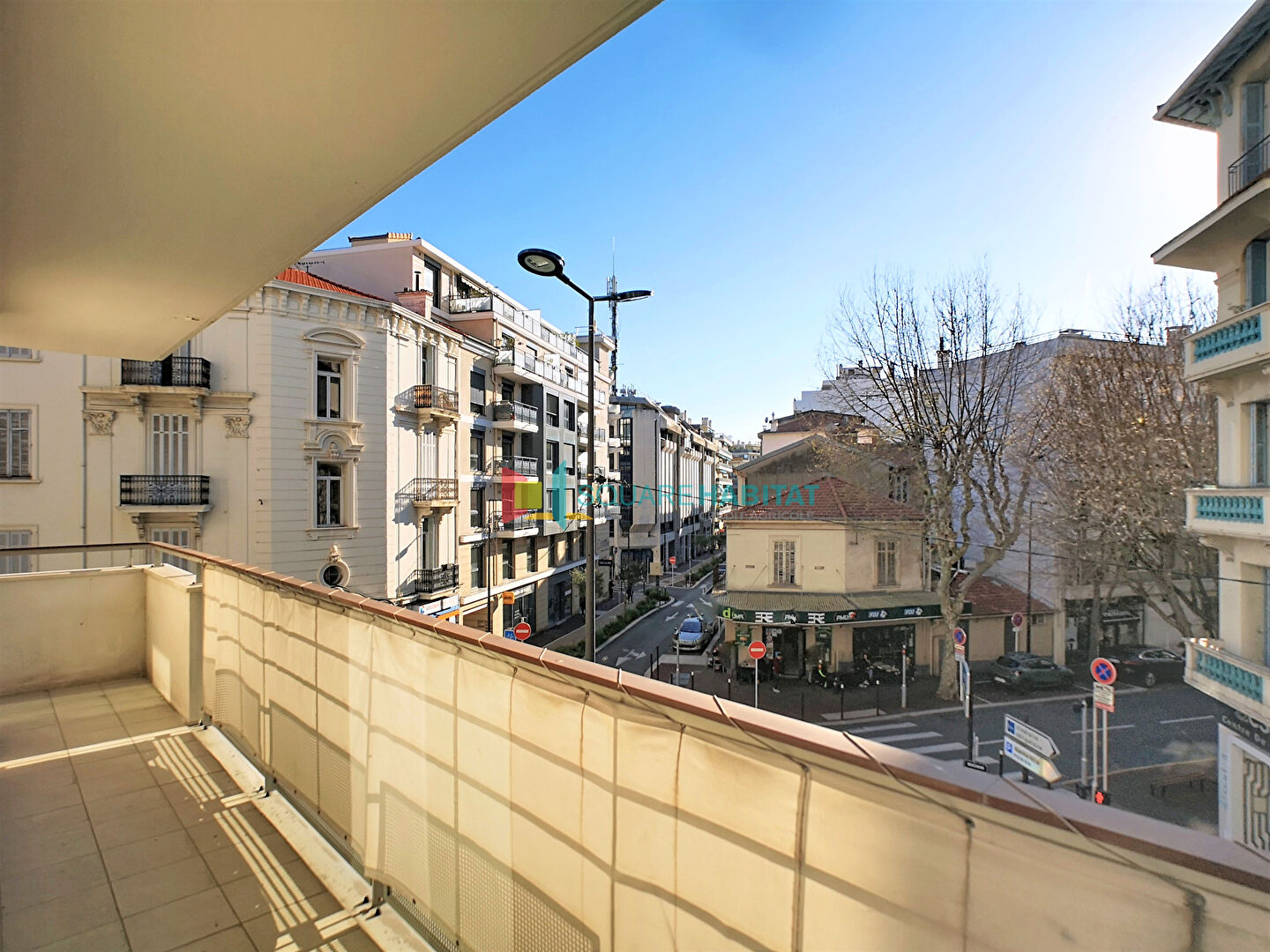 2PIECES  DE 57m² - RESIDENCE DE STANDING - PLACE DE GAULLE ANTIBES - AVEC PARKING.