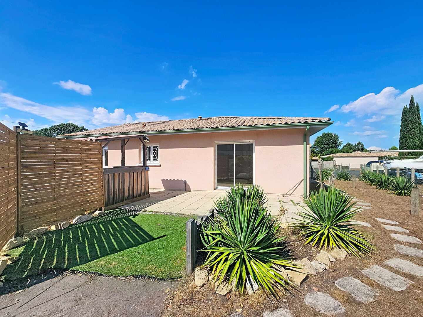 SANGUINET Maison A VENDRE 3 chambres, garage et terrain clos de 489m².