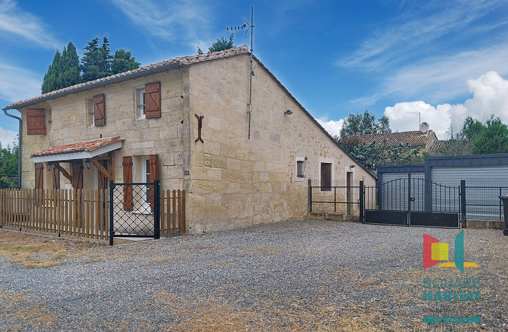 Maison en pierre avec double garage