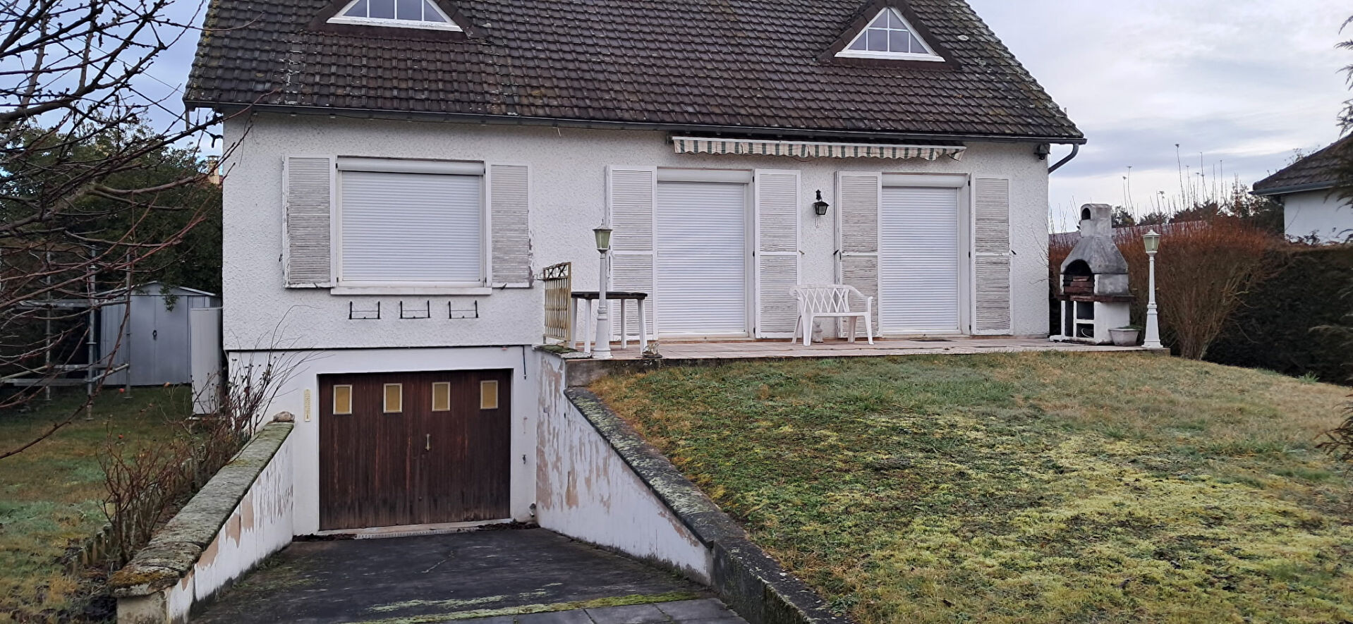 Secteur Appoigny : Pavillon sur sous-sol sur 719m2 de terrain clos