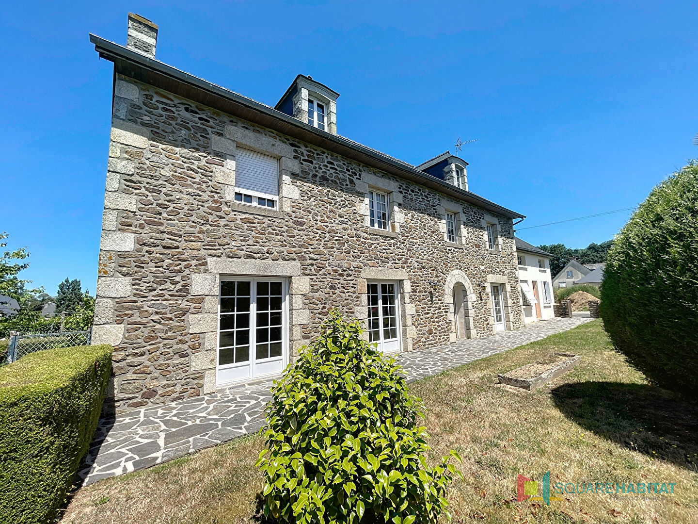 Propriété à vendre à Pleslin-Trigavou: 2 maisons + hangar