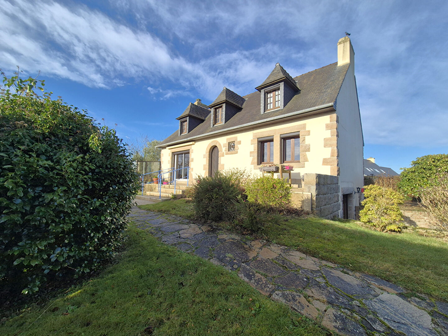 Belle maison traditionnelle sur sous-sol Penvenan