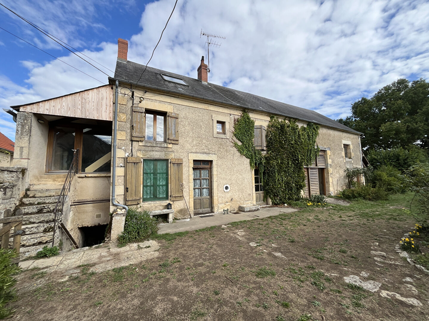 COUP DE COUR - AUTHENTIQUE LONGÈRE EN PIERRE DE 1858 - 201 M² - 8 002 M² DE TERRAIN - GERMIGNY-SUR-LOIRE