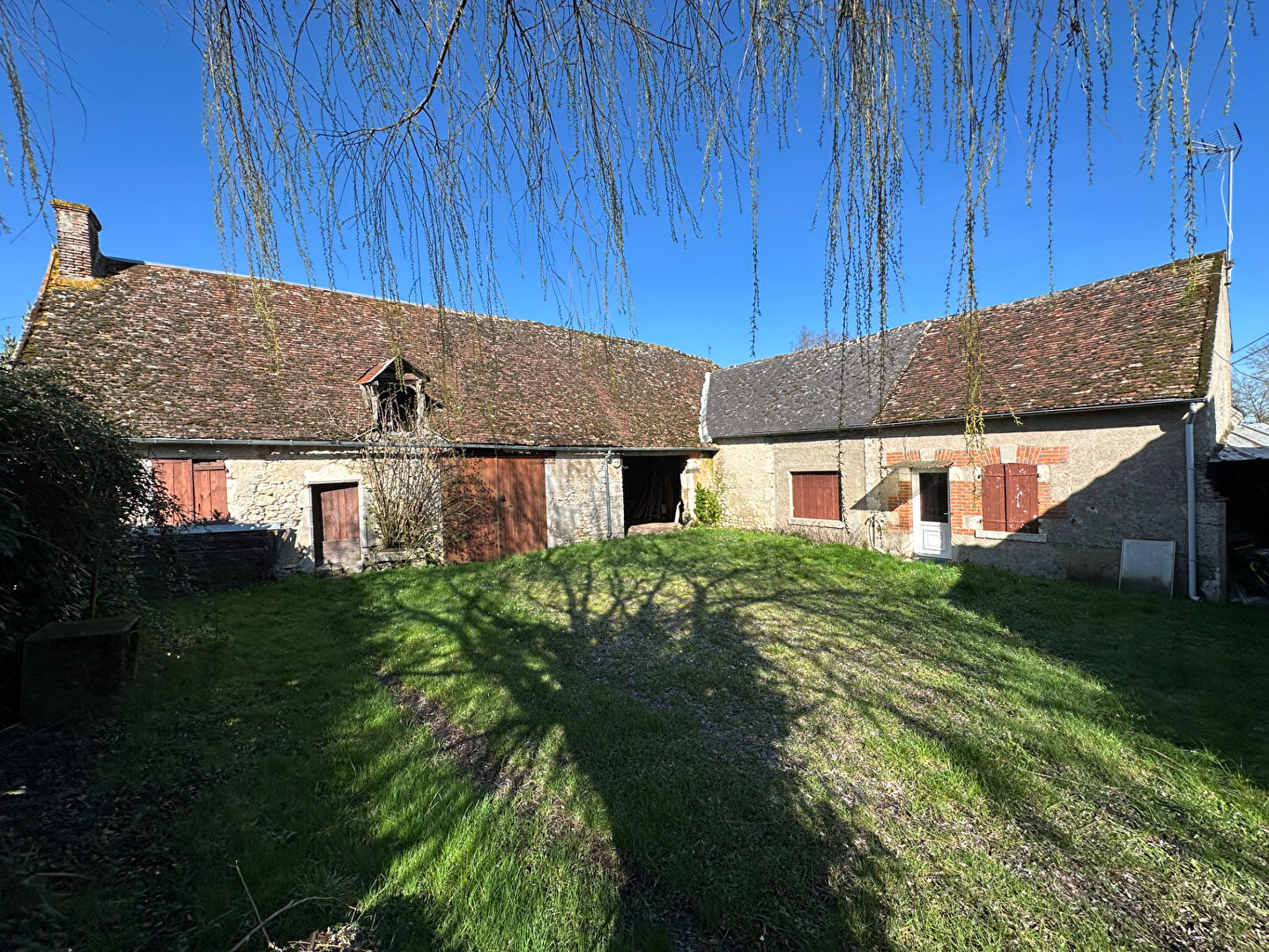 MAISON ANCIENNE CELLETTES AVEC DEPENDANCES