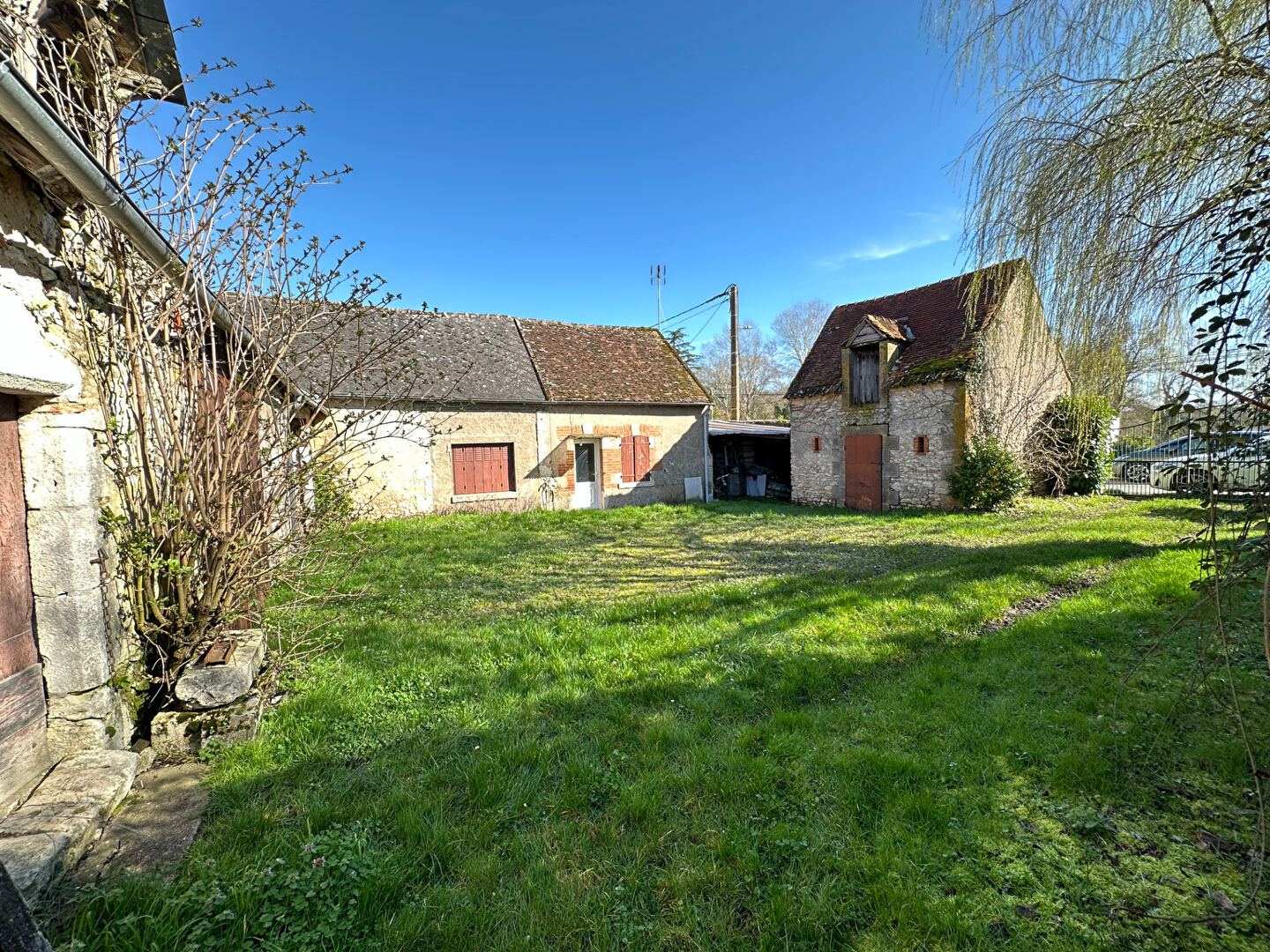 MAISON ANCIENNE CELLETTES AVEC DEPENDANCES