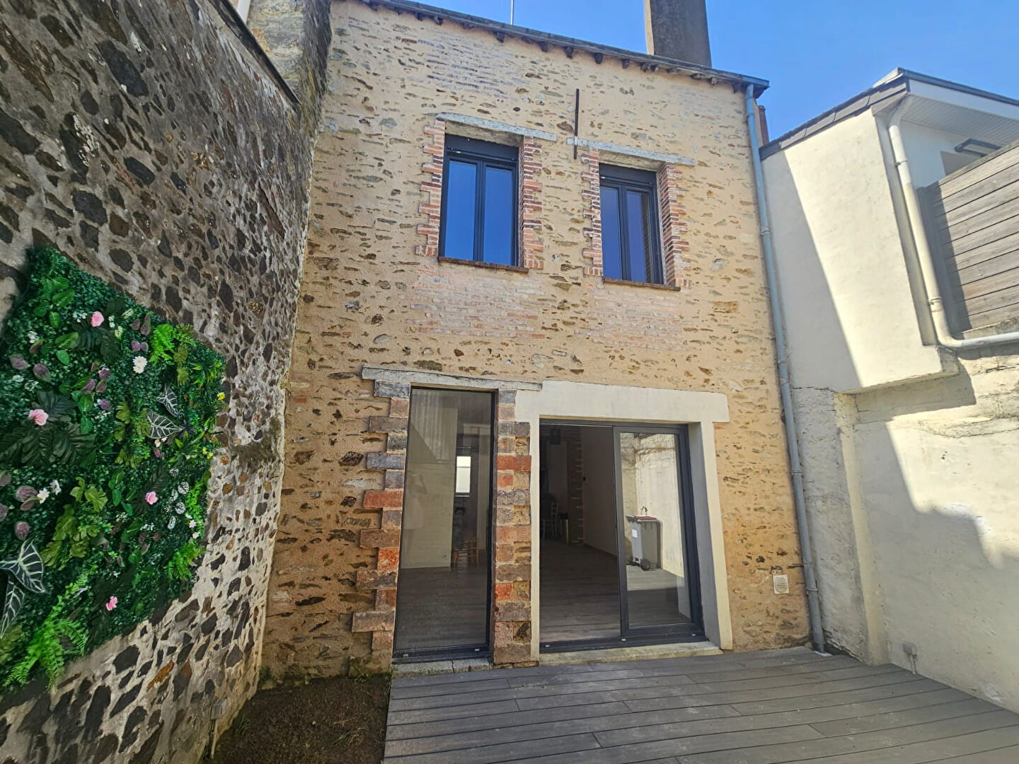 Maison rénovée centre ville Quelaines Saint Gault 5 pièce(s) 110 m2