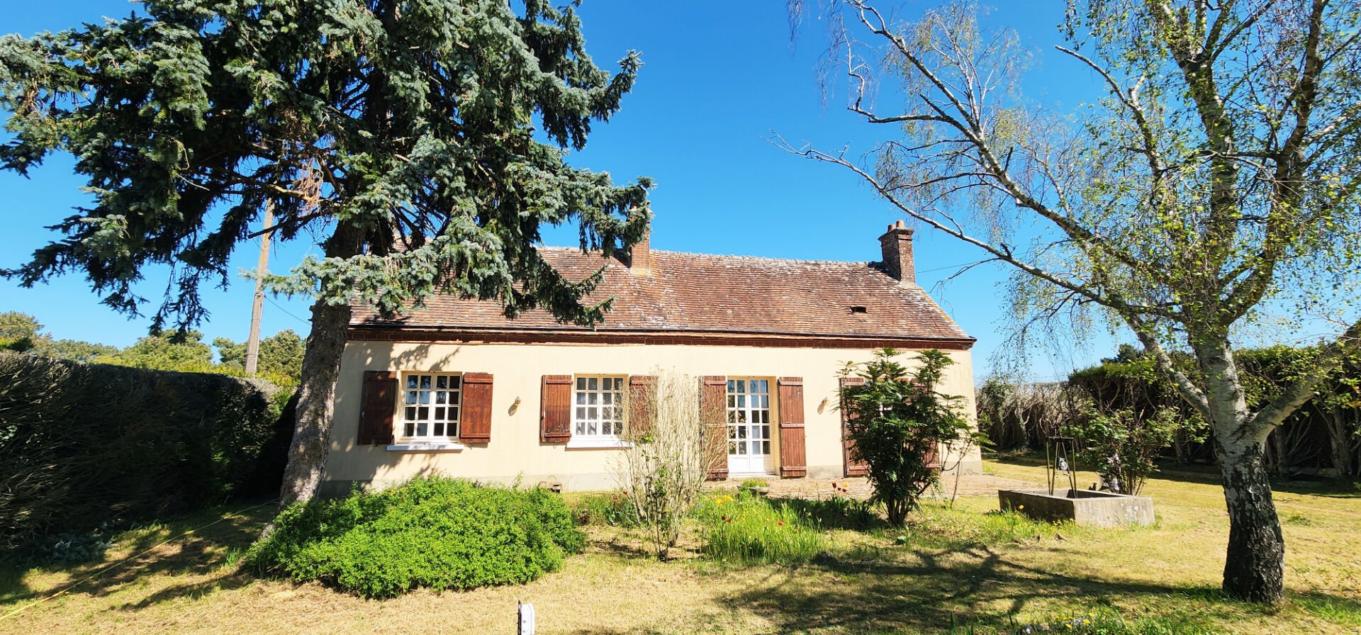 Maison de campagne isolée avec cadre verdoyant