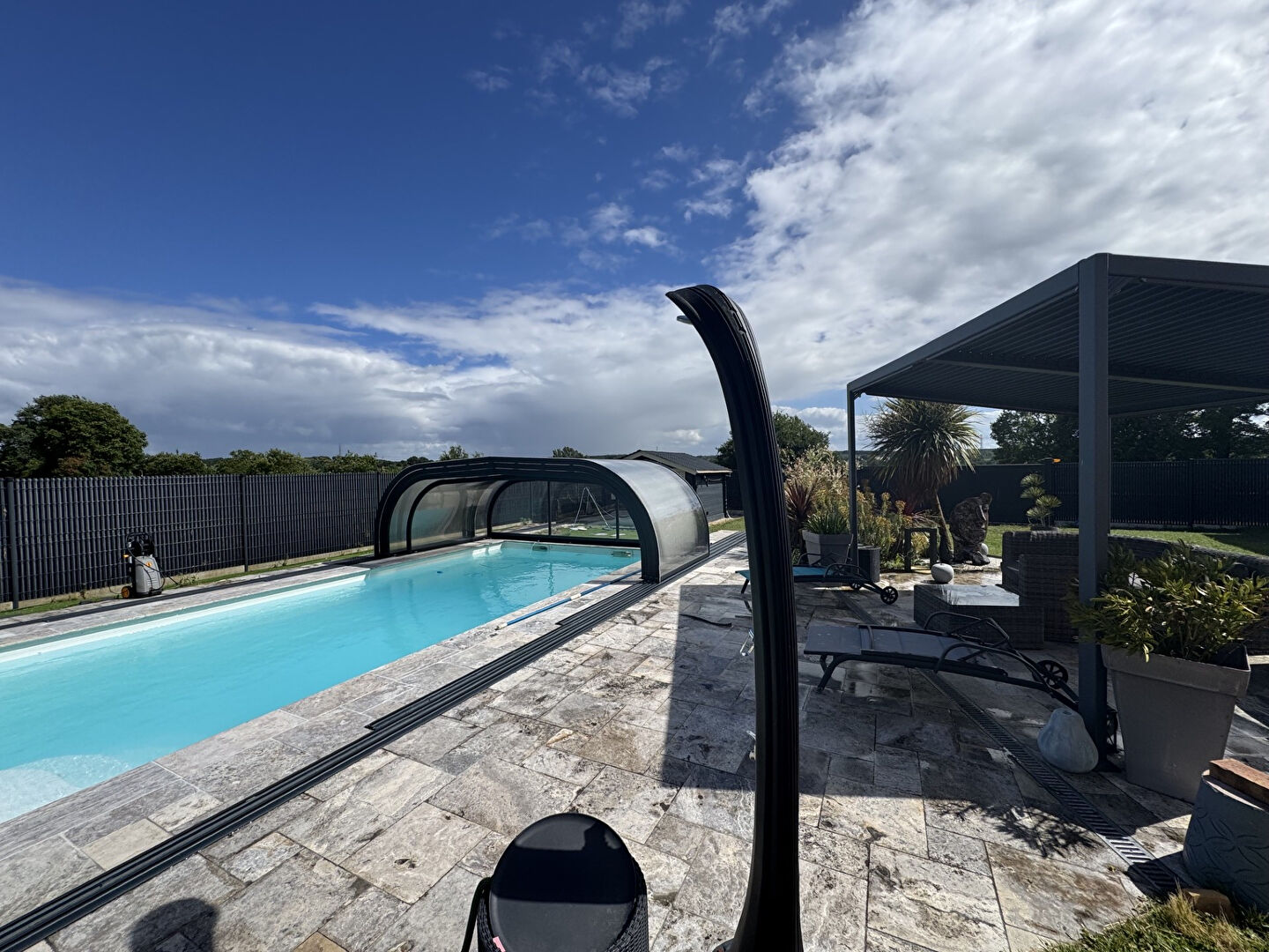 SAINT MARS D'OUTILLE Maison 5 pièces 103.70 m2 , 2 garages, piscine couverte et dépendance