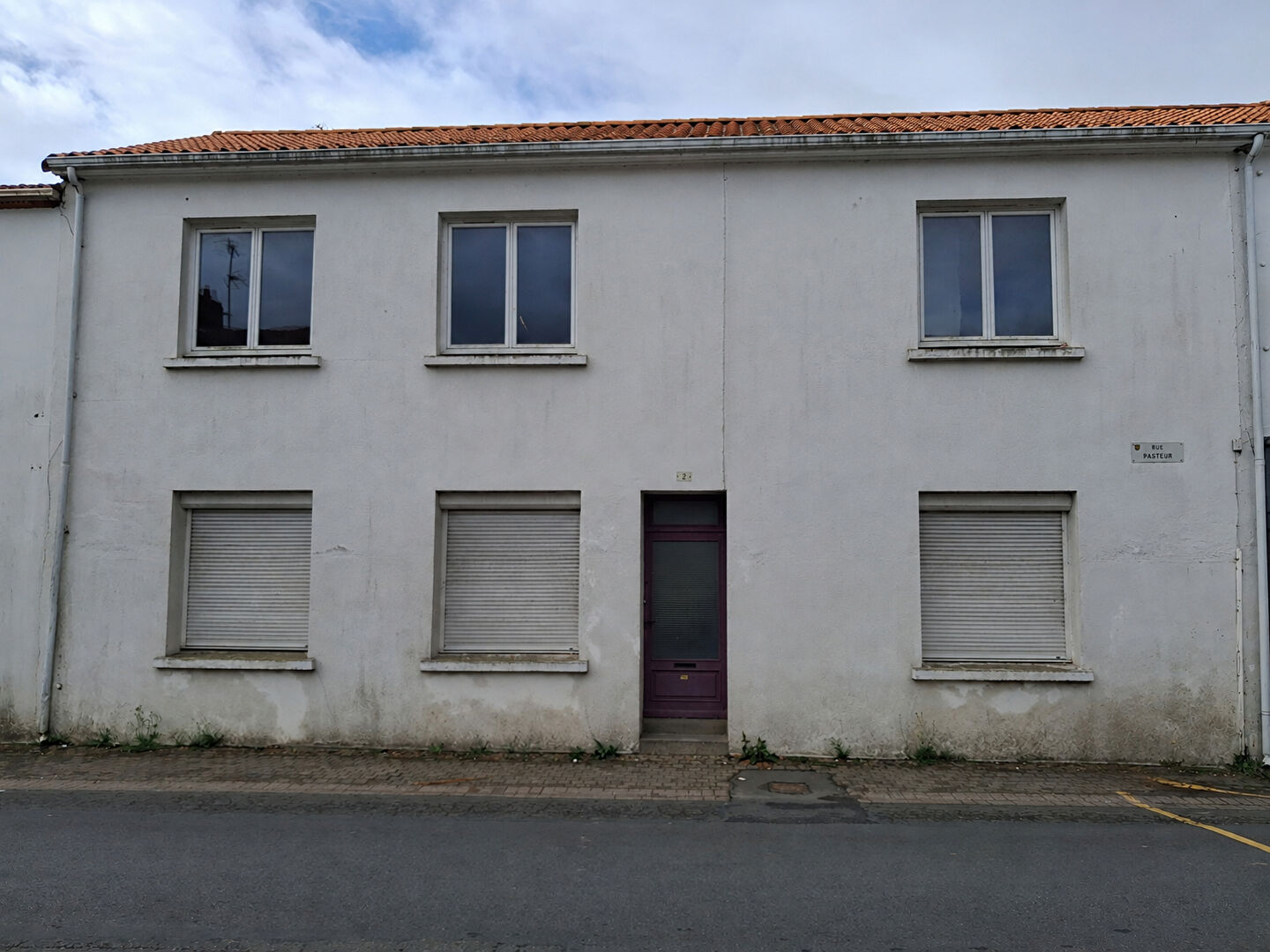Immeuble à réinventer au coeur de Coëx, fort potentiel d'investissement