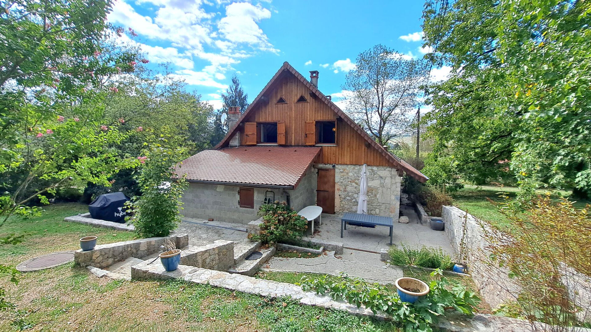 Attignat -Oncin, Bâtisse de charme de 165 m² sur 808m² de terrain
