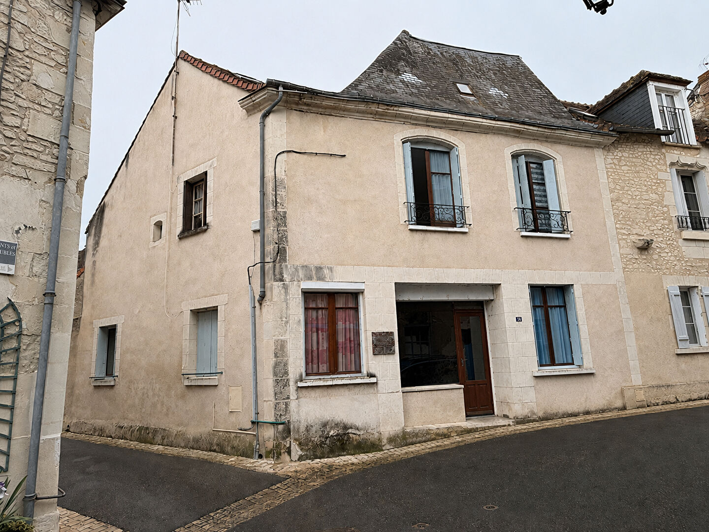 Maison  12 pièce(s) 246.9 m²