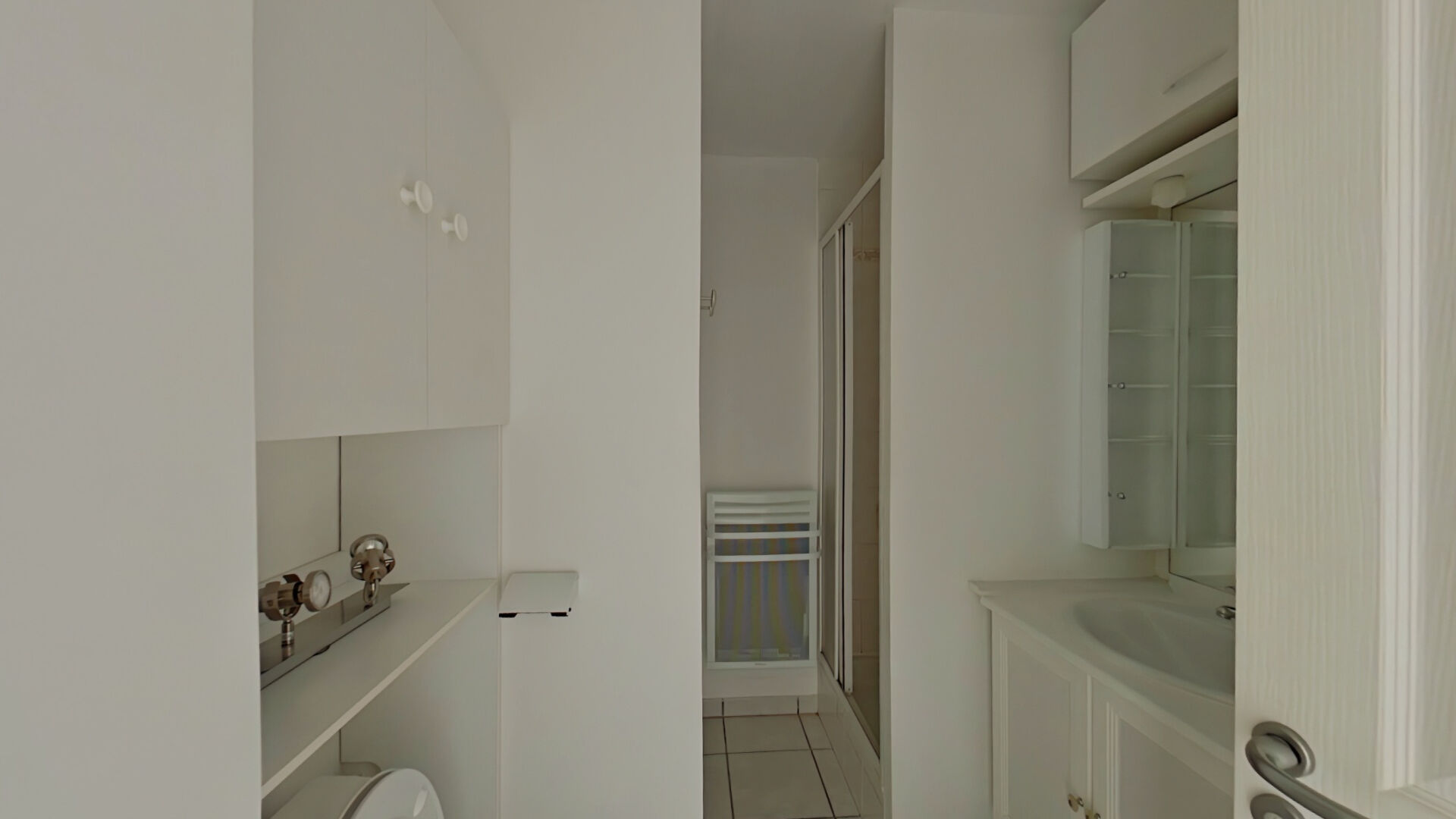 Saint Cyr sur Loire - Studio de 30m² avec parking et terrasse.