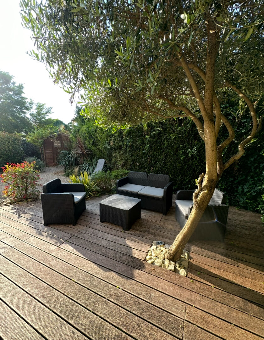 Appartement T3 entièrement rénové - meublé, avec jardin et parking à Buxerolles