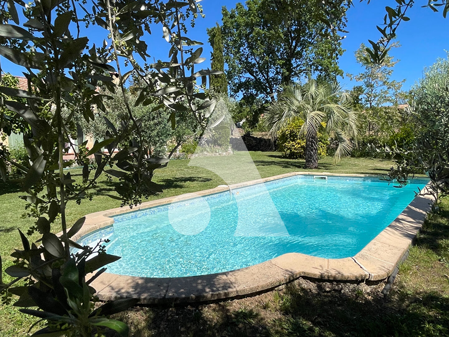 VILLA 100M2 SUR TERRAIN DE 2020M2 AVEC PISCINE