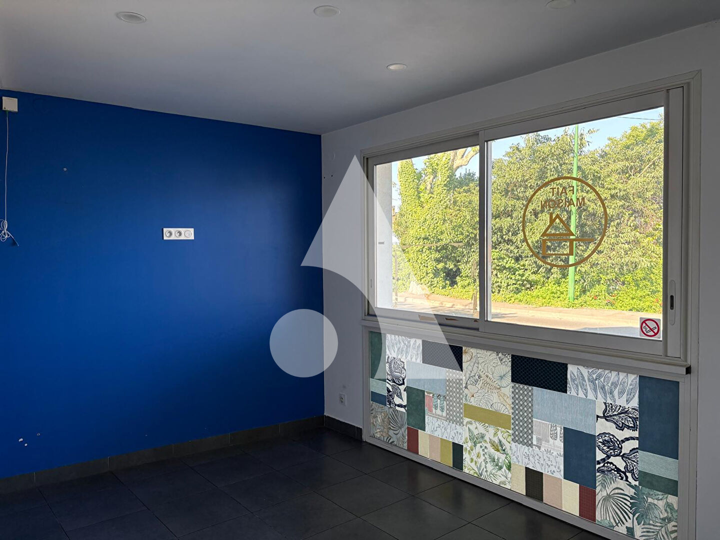 LOCAL COMMERCIAL 80M2 SUR DEUX ETAGES TOUS COMMERCES