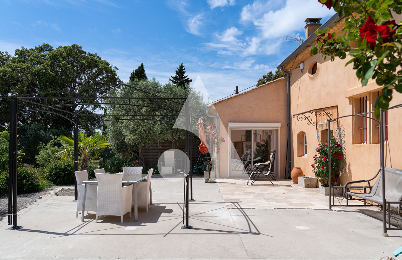 VILLA T5 AU CALME SUR 20000M2 DE TERRAIN, PISCINE, GARAGE
