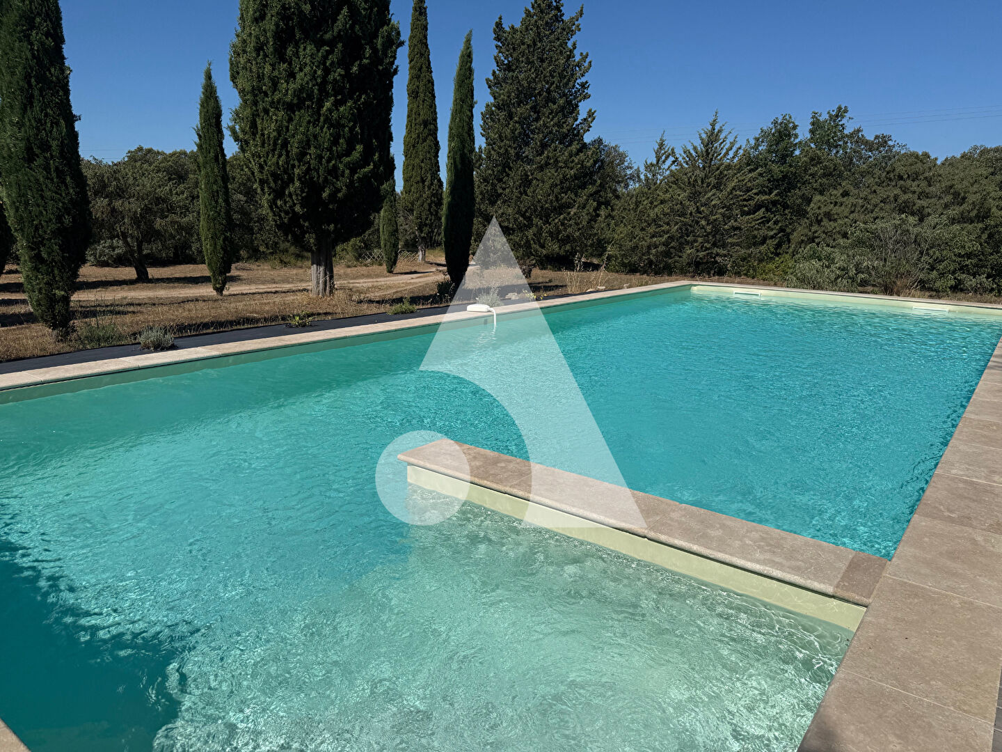 Photo VILLA T5 AU CALME SUR 20000M2 DE TERRAIN, PISCINE, GARAGE image 2/6