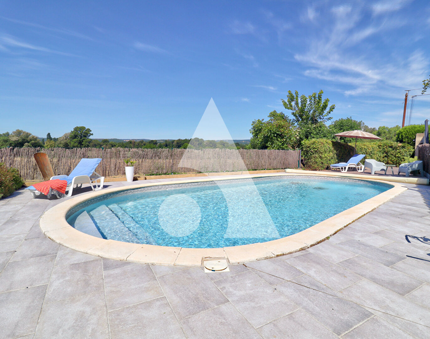 Photo VILLA TYPE 5 LUMINEUSE AVEC PISCINE JARDIN ET VUE IMPRENABLE A SAINT MAIME image 2/6