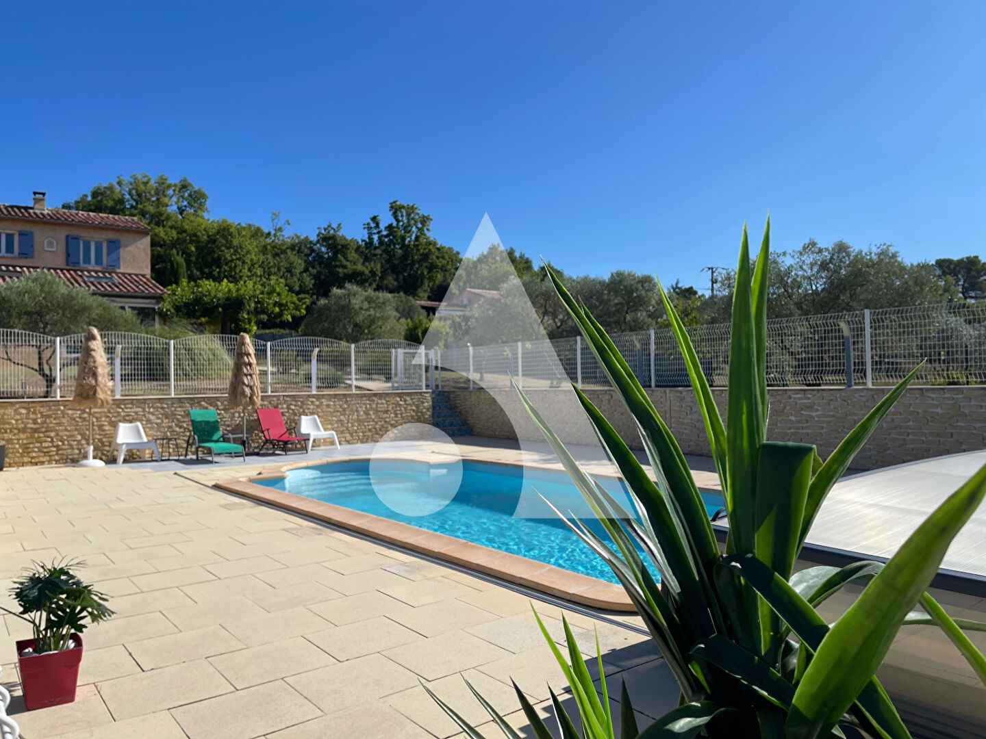 Photo VILLA T6 AU CALME AVEC PISCINE GARAGE VÉRANDA ET JARDIN DE 3000M2 image 2/6