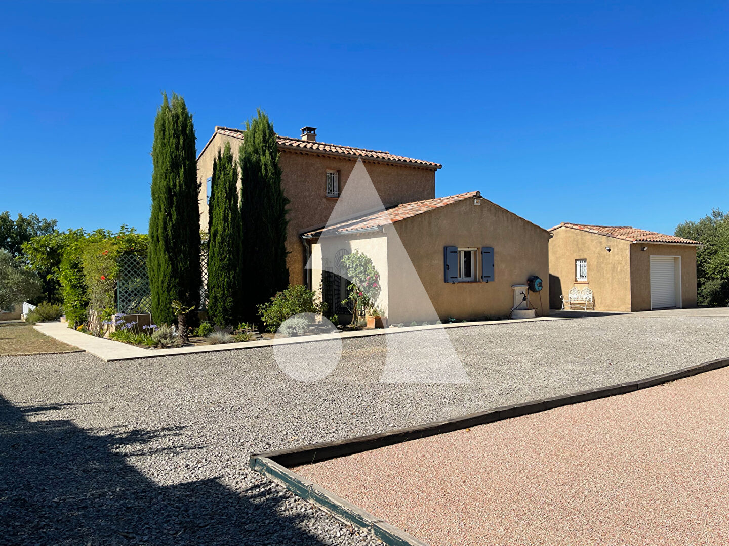 Photo VILLA T6 AU CALME AVEC PISCINE GARAGE VÉRANDA ET JARDIN DE 3000M2 image 5/6