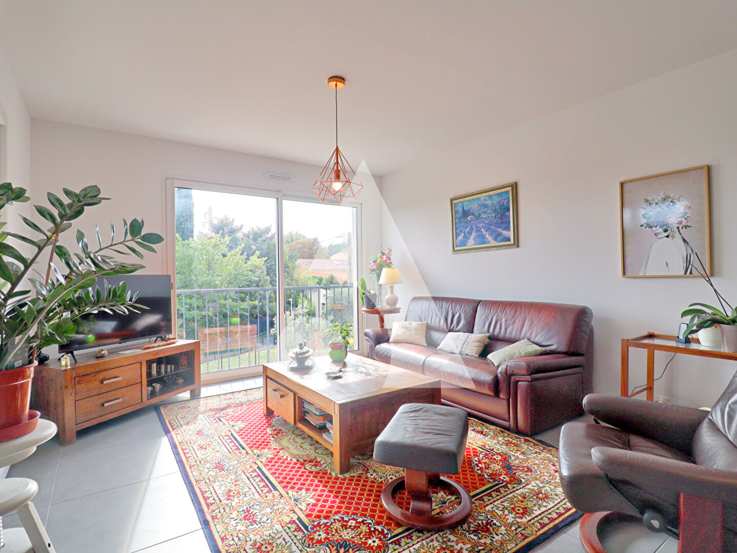 APPARTEMENT RECENT VOLX TYPE 3 AVEC TERRASSE VUE ET DEUX PLACES DE PARKING