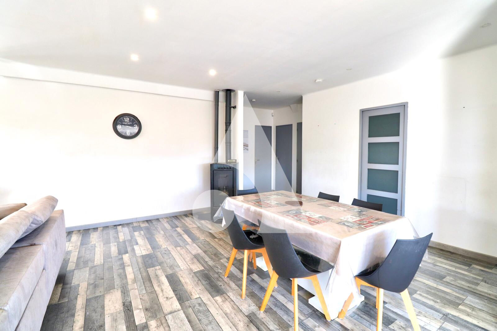 À VENDRE MAISON FAMILIALE AVEC DÉPENDANCE AUX PENNES MIRABEAU