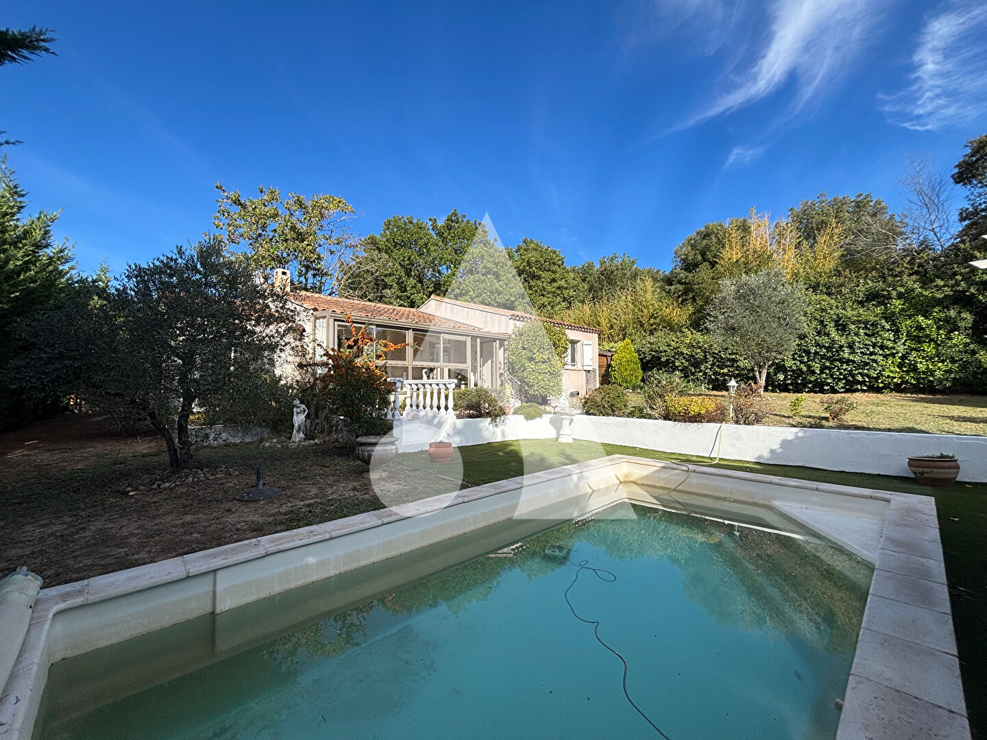VILLA TYPE 7 AVEC PISCINE GARAGE DEPENDANCE SUR TERRAIN DE 1336M2