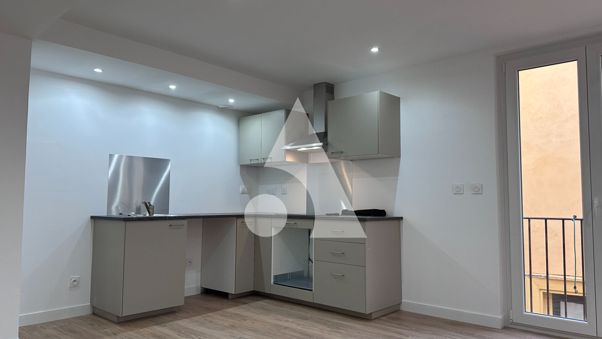 CENTRE HISTORIQUE APPARTEMENT MANOSQUE TYPE 3 DE 67.71M2 REFAIT A NEUF