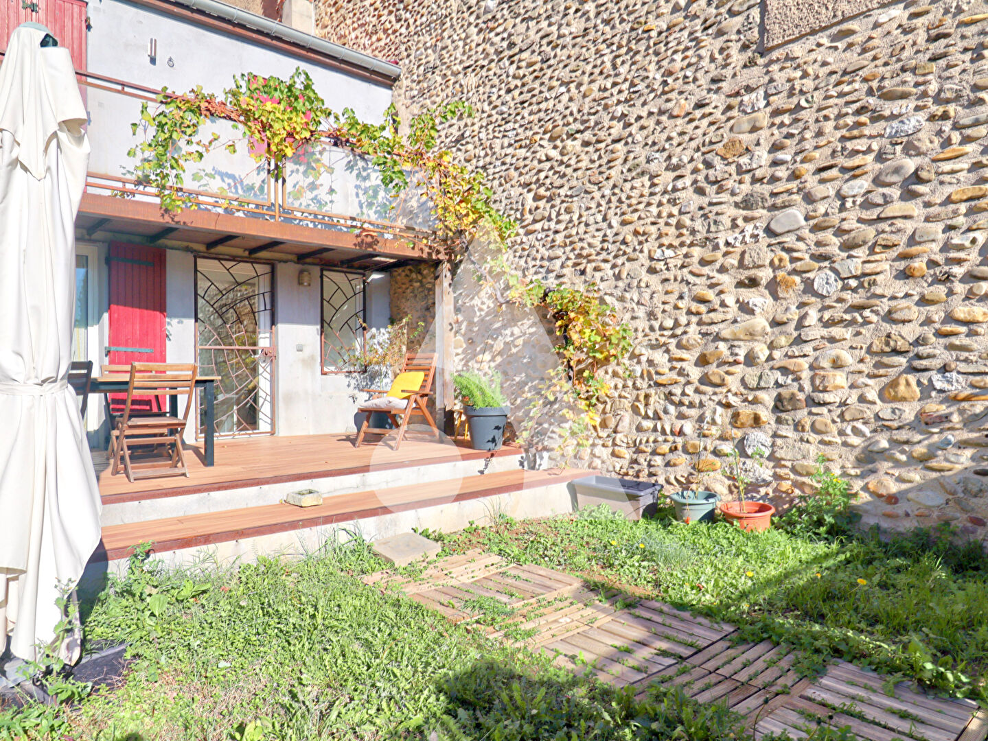 MAISON DE VILLAGE RENOVEE TYPE 5 DE 166M2 AVEC JARDIN  LA BRILLANNE