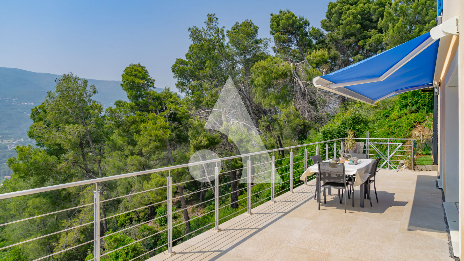 VILLA RECENTE / NICE OUEST