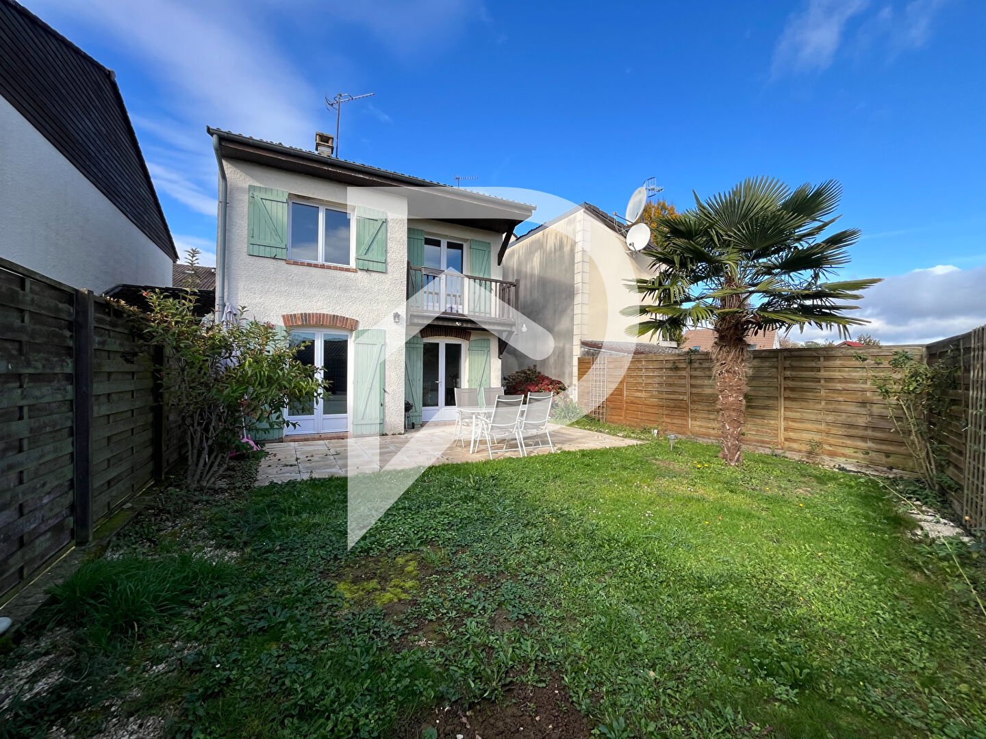 Pavillon familial 4 chambres avec dépendance et garage