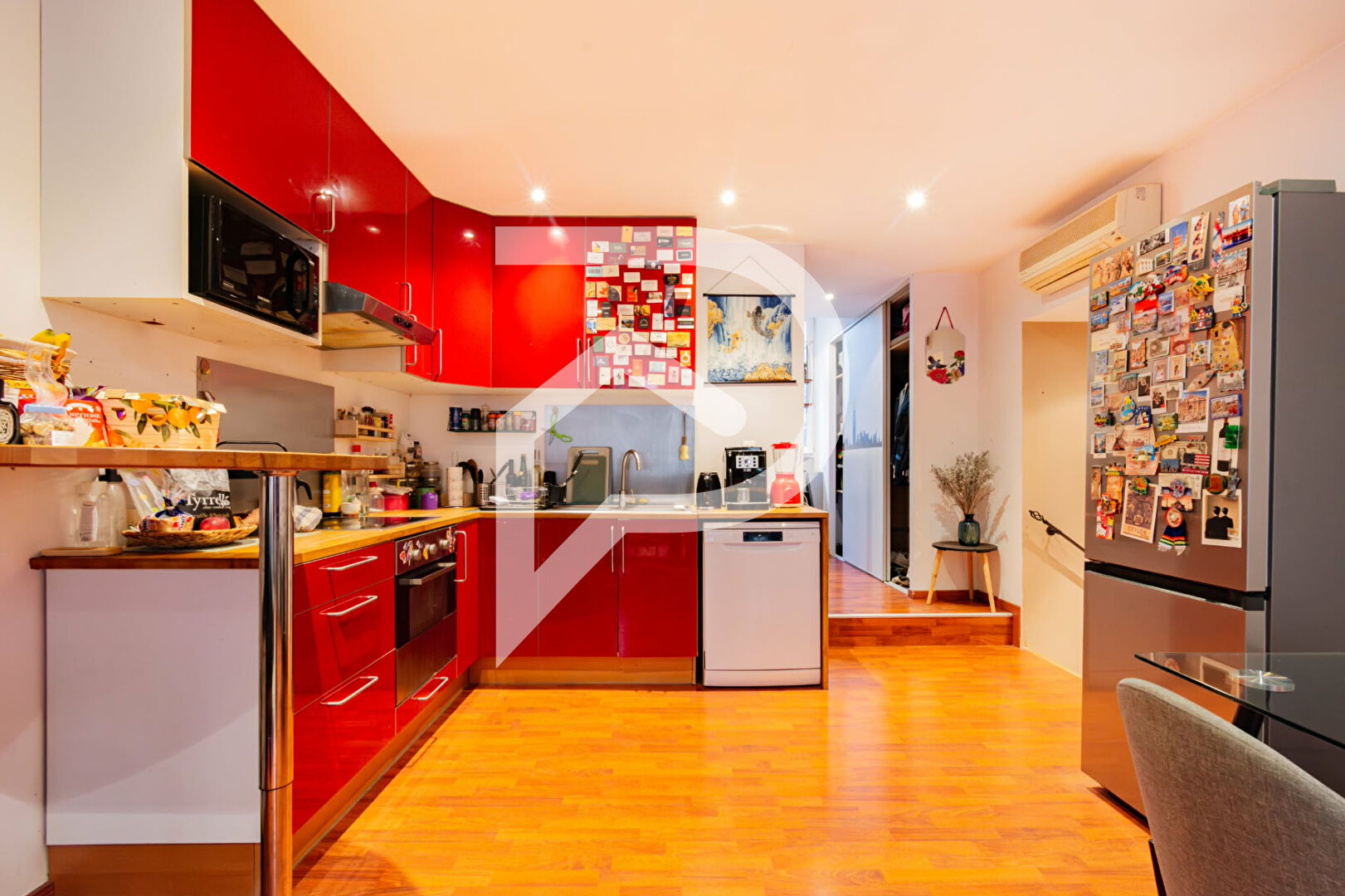 Coup de coeur dans le 2ème - T3 authentique et atypique, esprit maison, avec terrasse de 24 m2