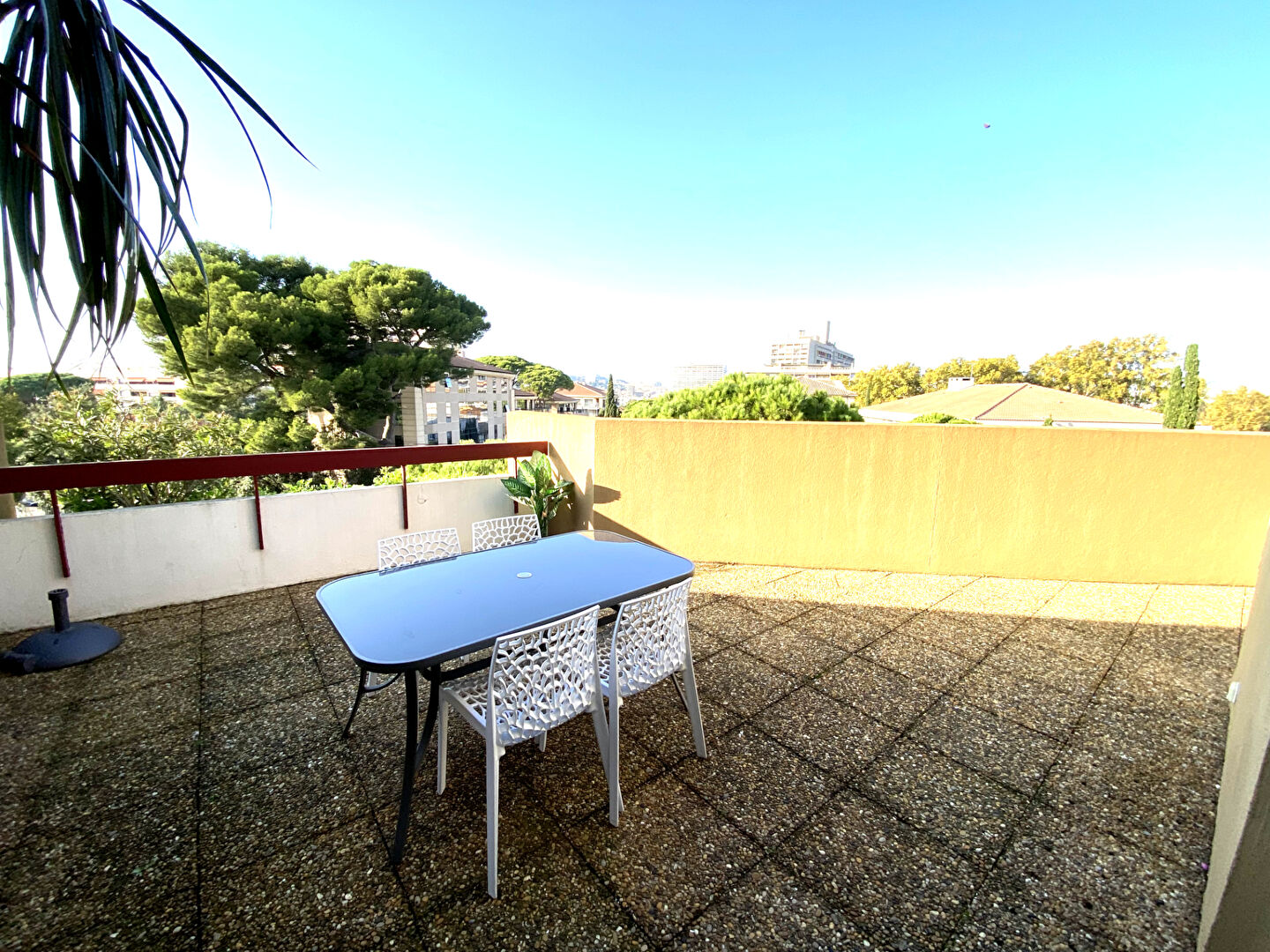 Photo A LOUER : Appartement duplex meublé dans immeuble récent avec parking et terrasse- Marseille 13009 image 2/6