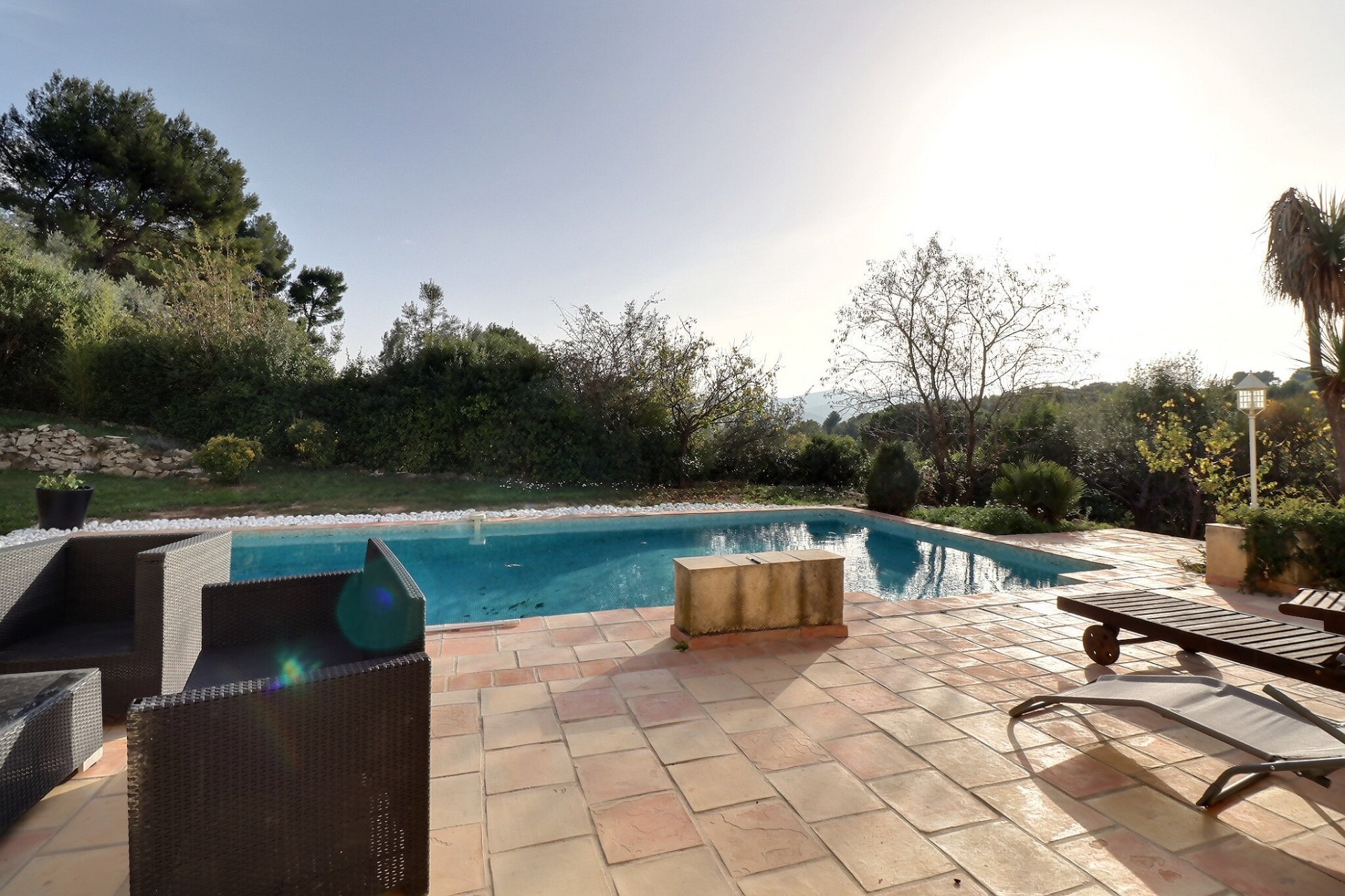 A louer maison 7 pièces , 5 chambres avec piscine et garage