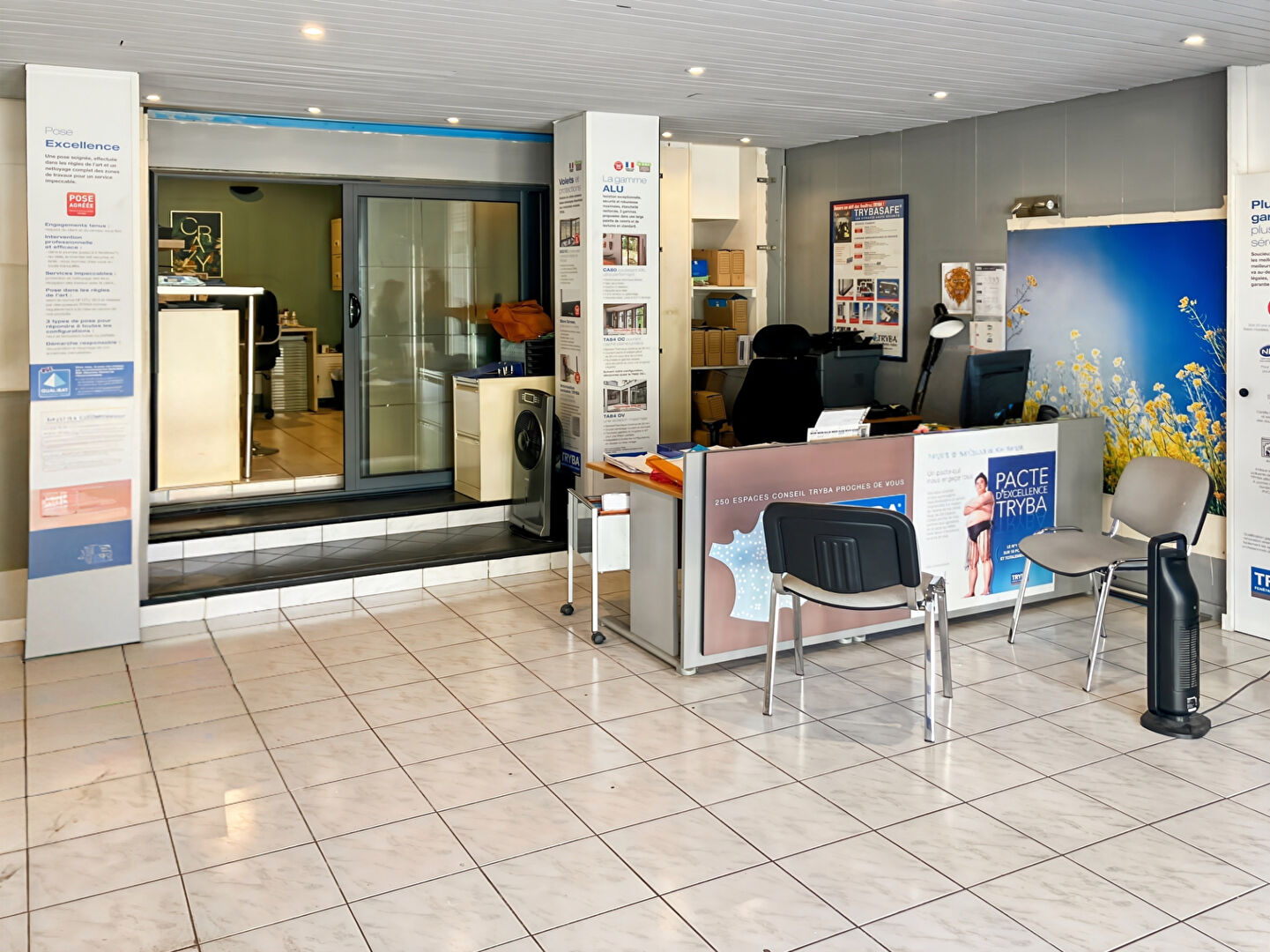 Photo À louer - Local commercial de 50 m2 - Rue Roger Salengro - centre ville - 13400 Aubagne image 3/6