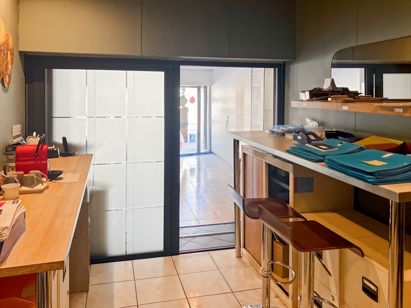 Photo À louer - Local commercial de 50 m2 - Rue Roger Salengro - centre ville - 13400 Aubagne image 6/6