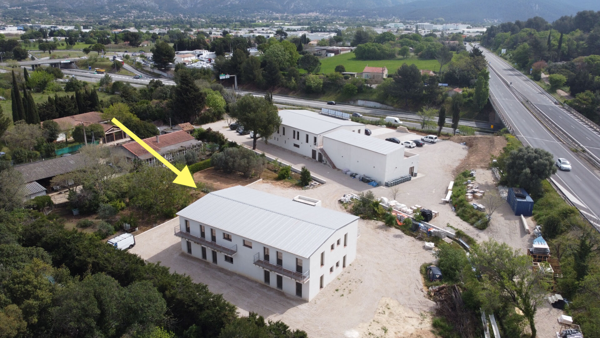 Photo À louer ? Plateaux professionnels divisibles ? Zone des Paluds ? AUBAGNE- Local commercial  / Bureaux neuf de 250 m2 - Zone d'activité des PALUDS à 13400 Aubagne image 4/6