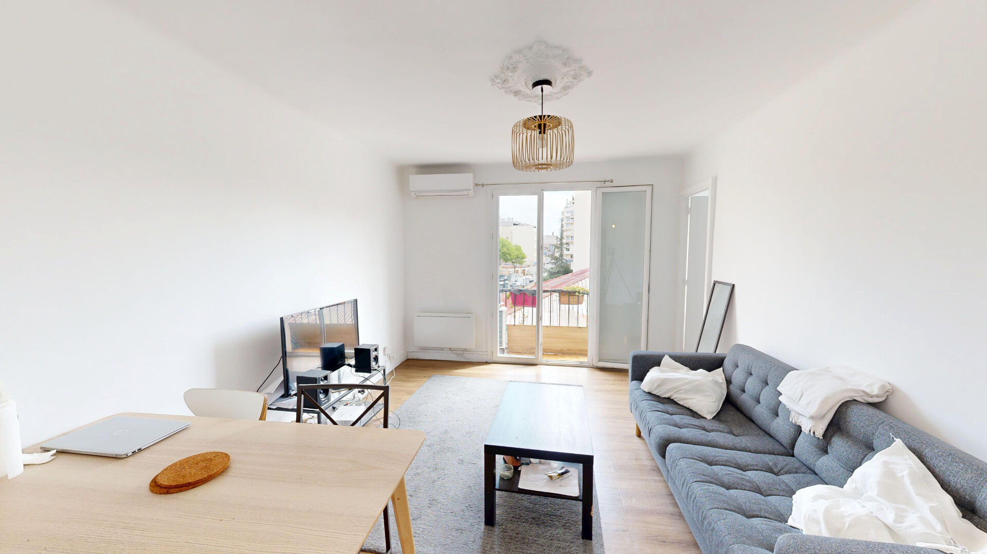 Photo Appartement à vendre - Marseille 13005 -SAINT PIERRE - rue Jean Martin - appartement 5 pièces de 80m²  - colloc - balcon image 2/6